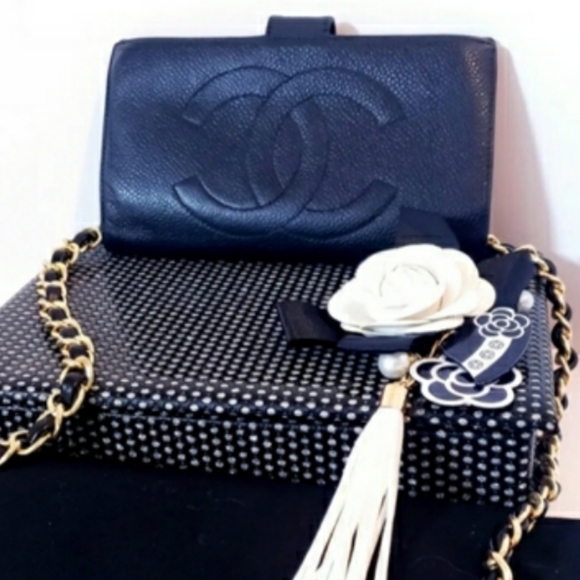 CHANEL Handbags - Chanel Black Caviar Leather Wallet